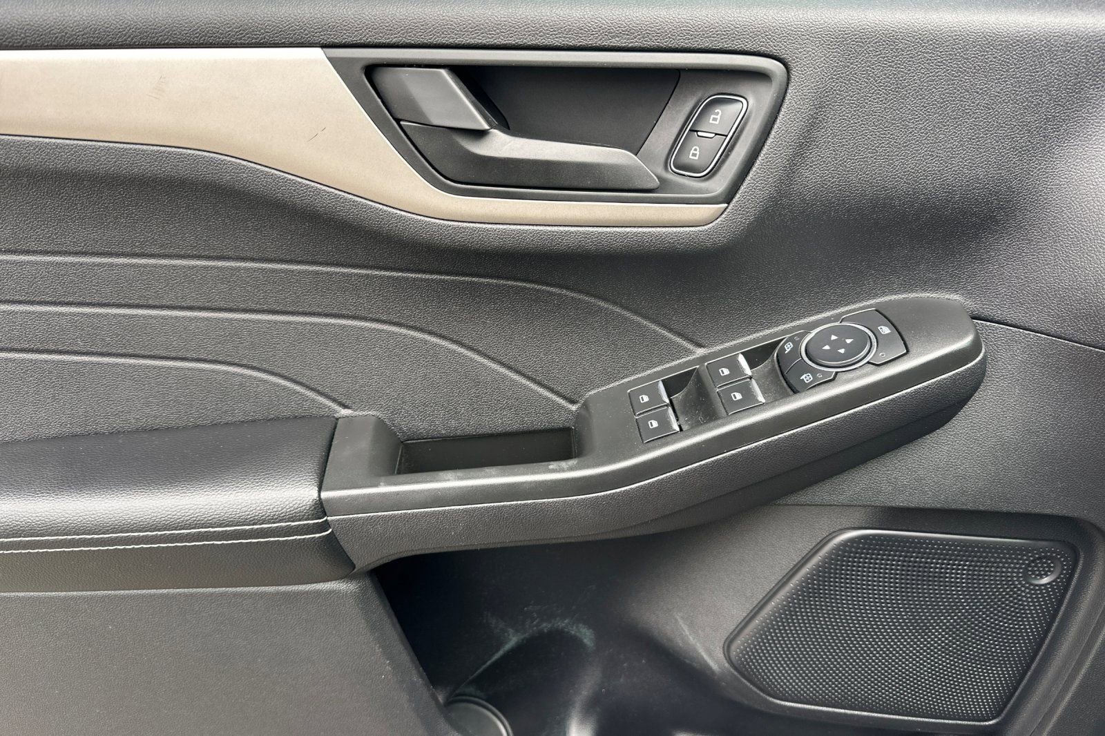 Used 2022 Ford Escape SE AWD/4WD image 10