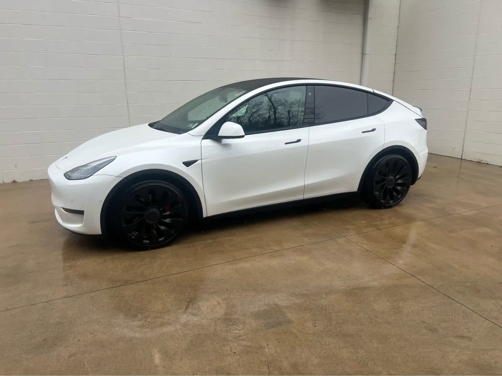 Used 2022 Tesla Model Y Performance image 2