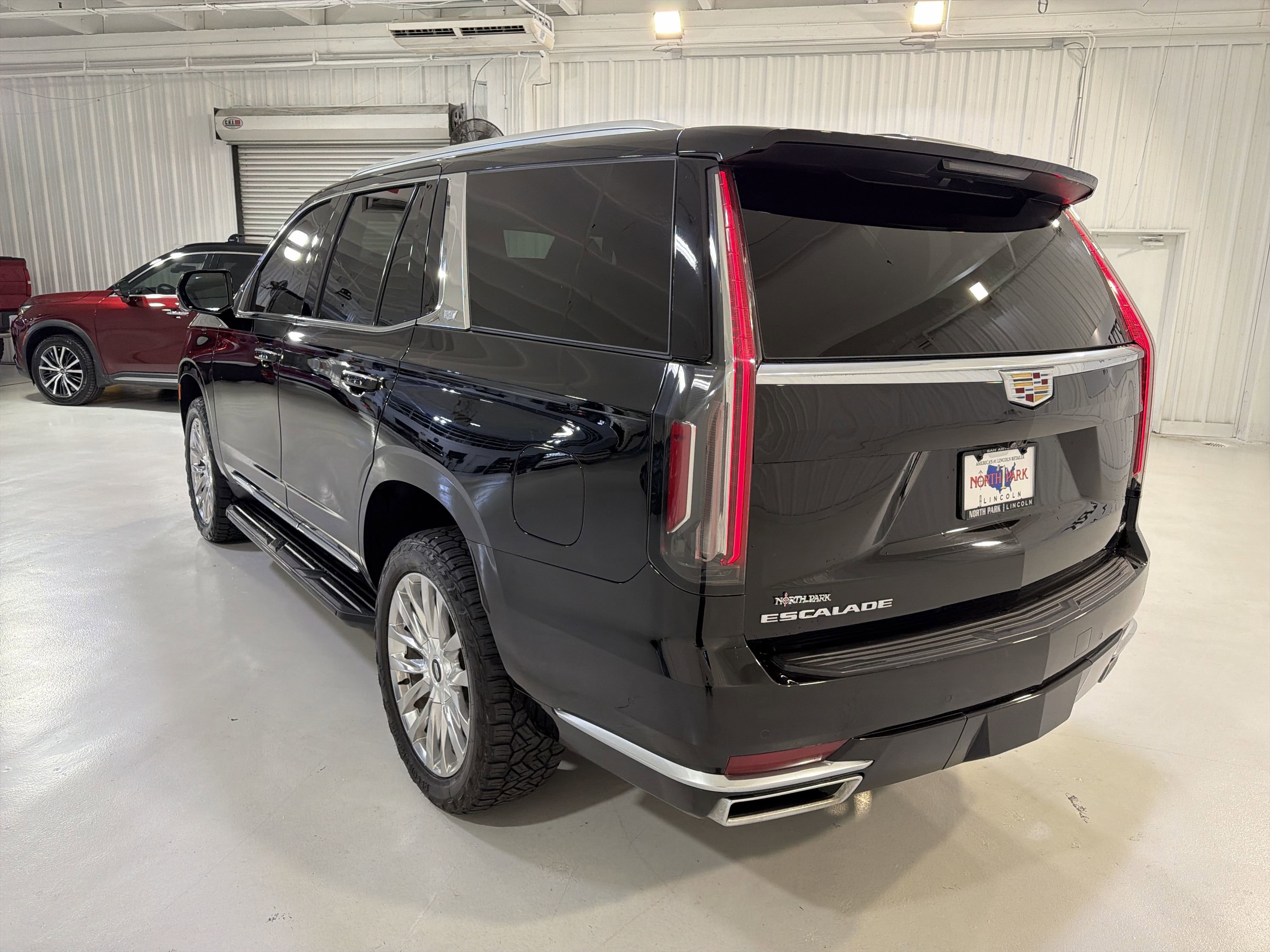 Used 2022 Cadillac Escalade Premium Luxury RWD image 27