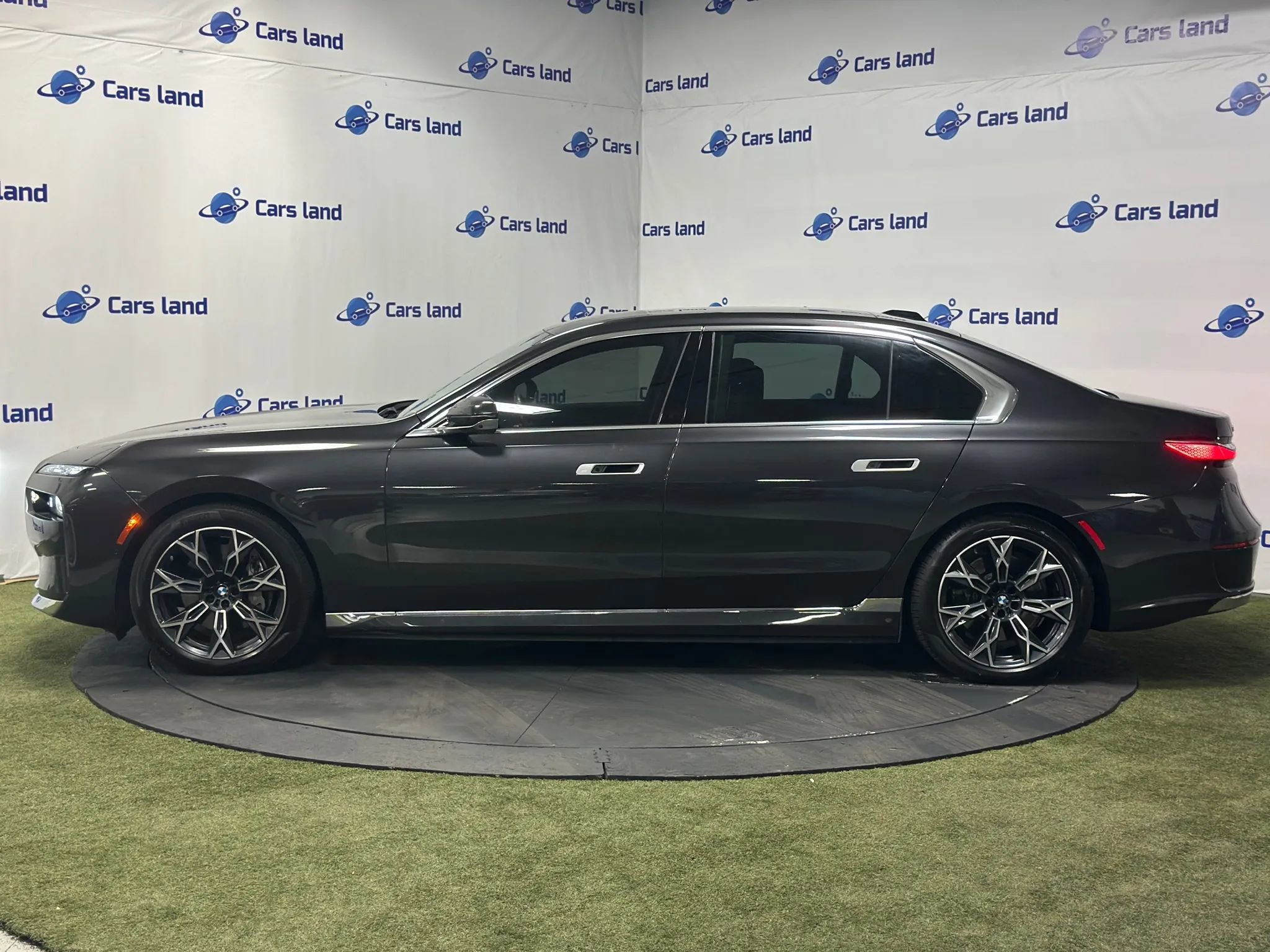 Used 2024 BMW i7 xDrive60 w/ Executive Package AWD/4WD image 7