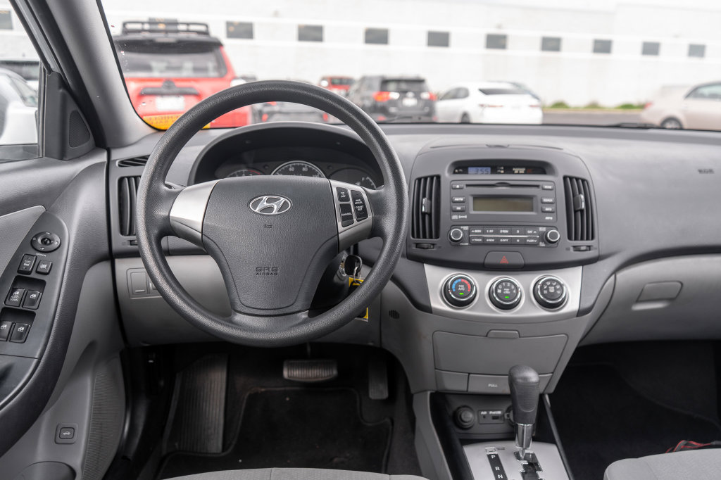 Used 2010 Hyundai Elantra GLS FWD image 15