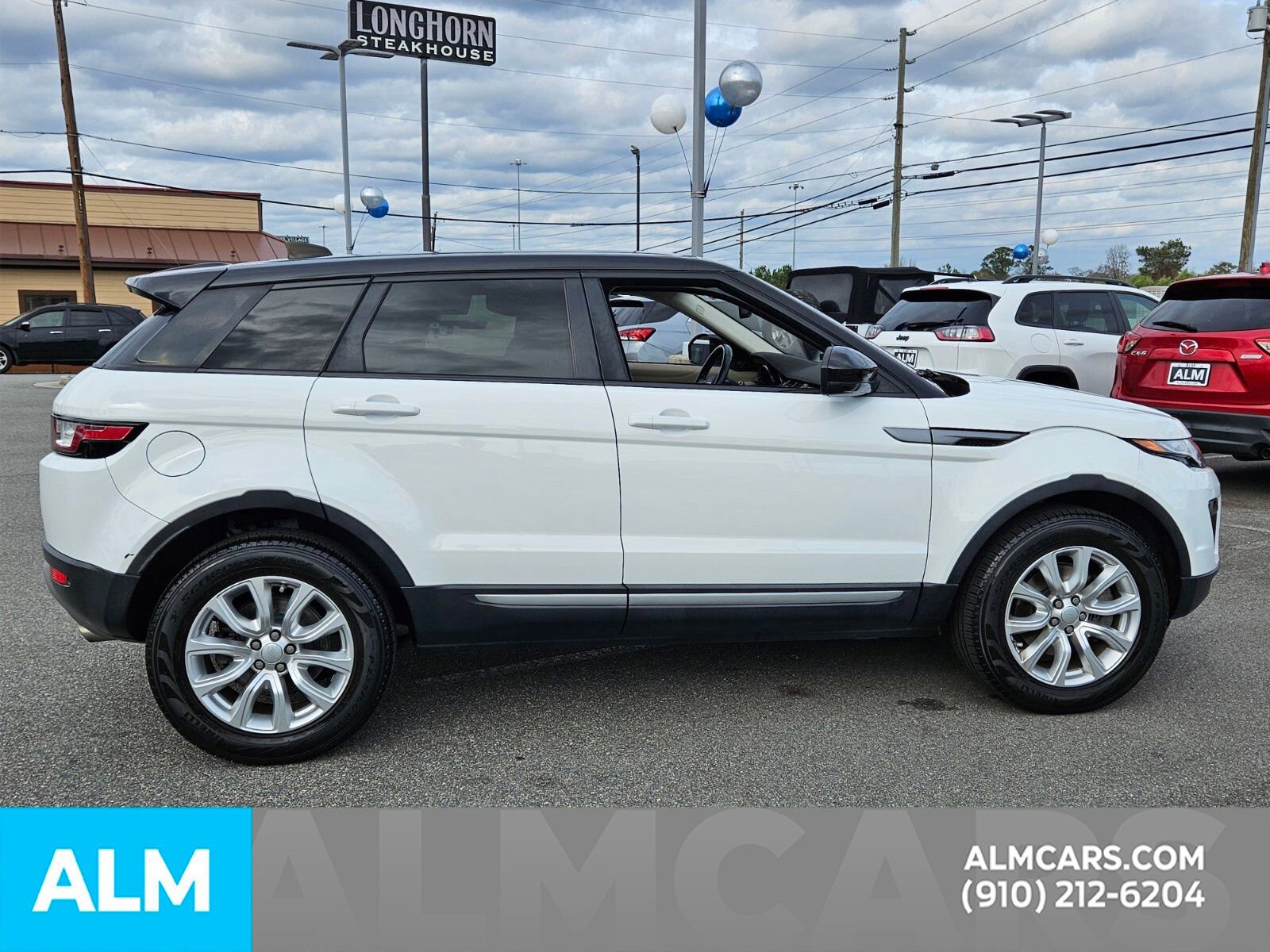 Used 2019 Land Rover Range Rover Evoque SE AWD/4WD image 16