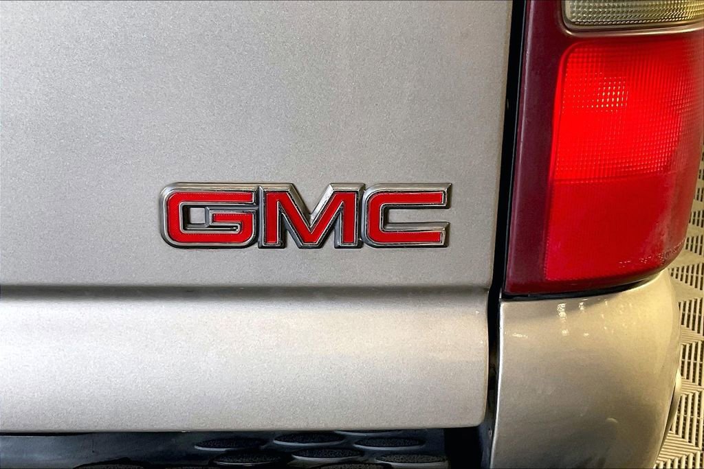 Used 2003 GMC Yukon XL Denali image 32