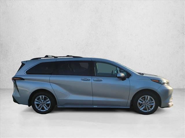 Used 2024 Toyota Sienna XLE w/ XLE Plus Package FWD image 4