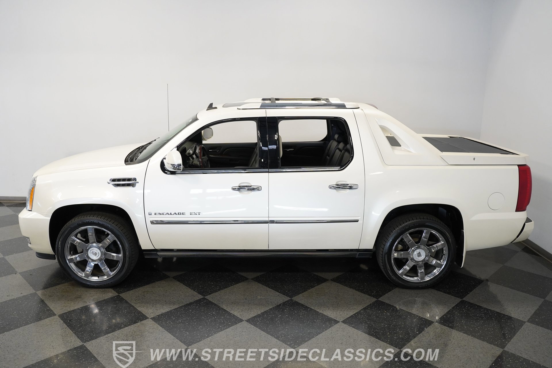 Used 2009 Cadillac Escalade EXT image 9