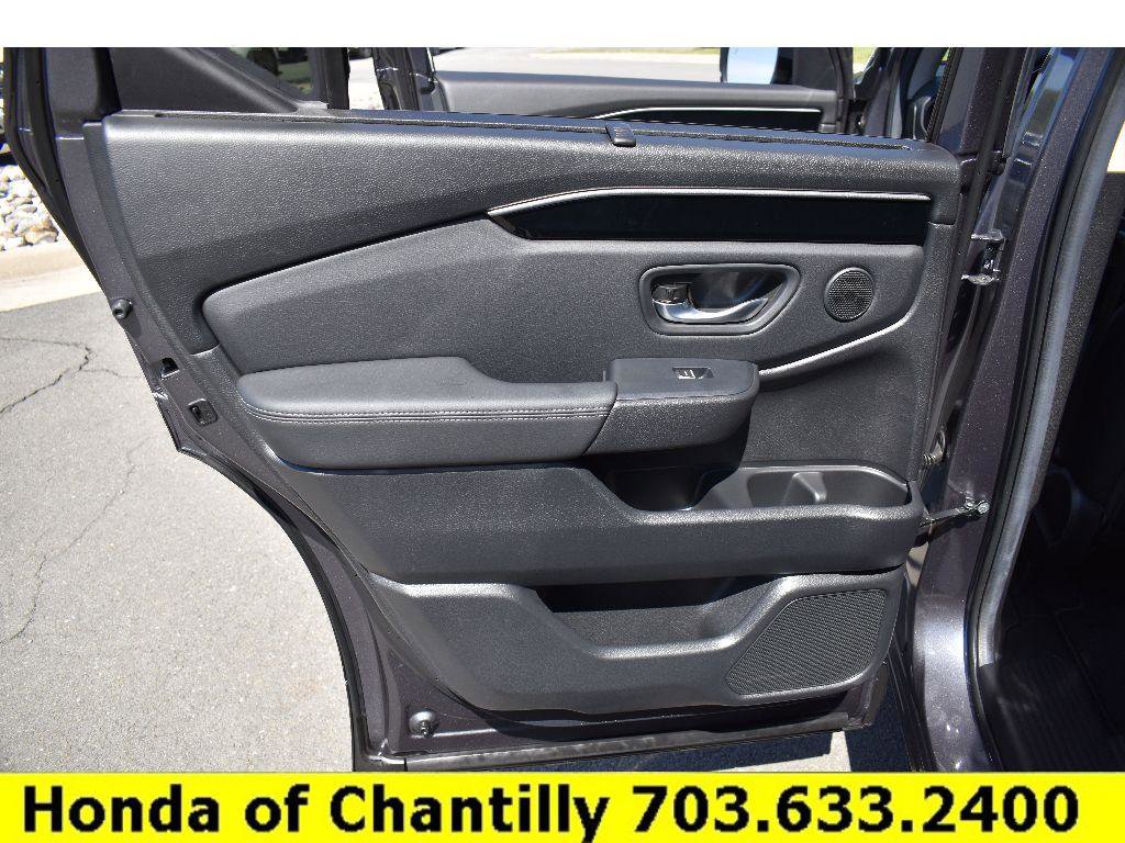 Used 2025 Honda Pilot Touring image 29
