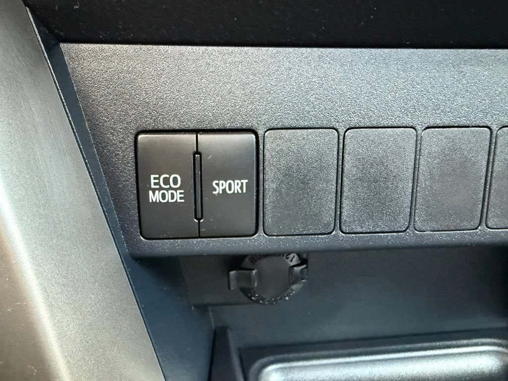 Used 2015 Toyota RAV4 XLE AWD/4WD image 24