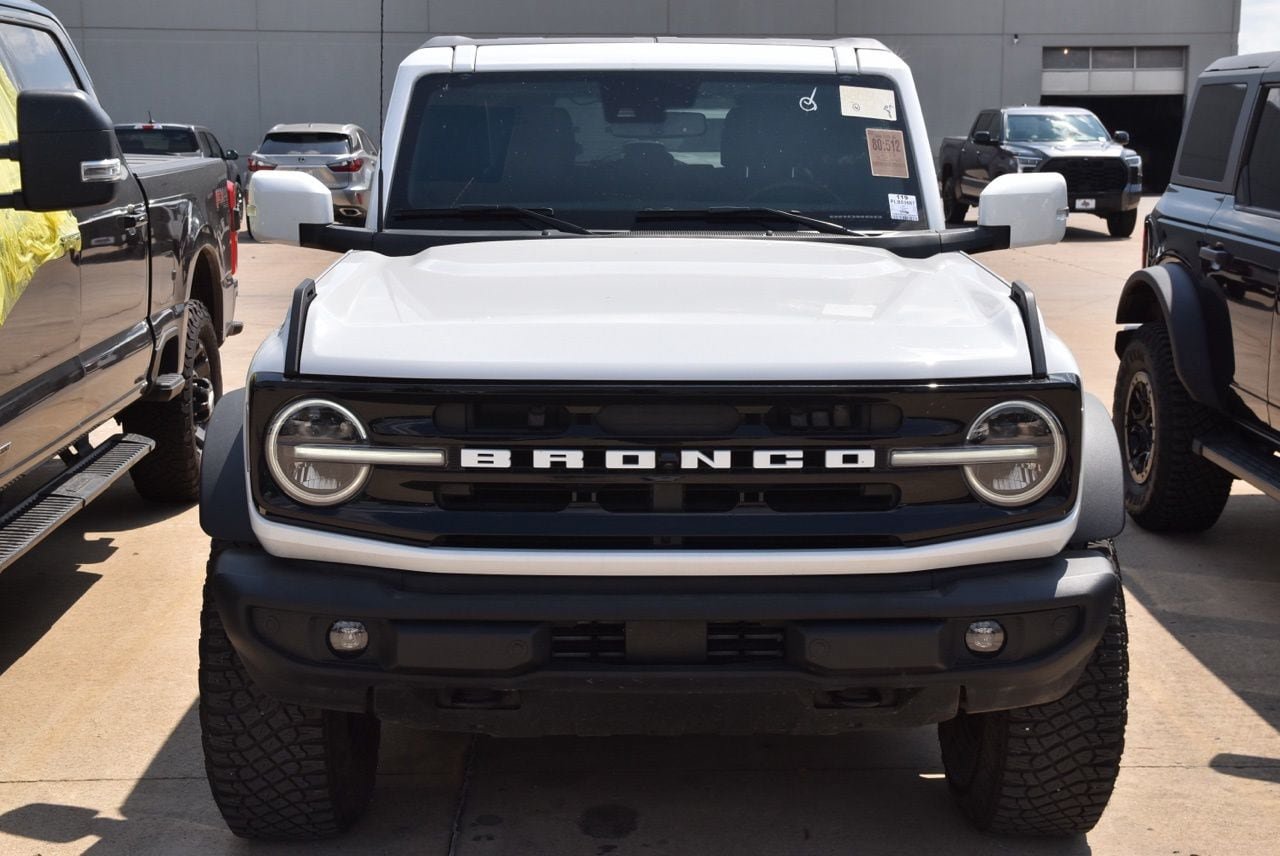 Certified 2023 Ford Bronco Outer Banks w/ Sasquatch Package AWD/4WD image 3