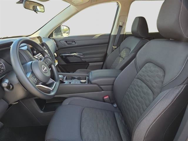 New 2025 Nissan Pathfinder S image 9