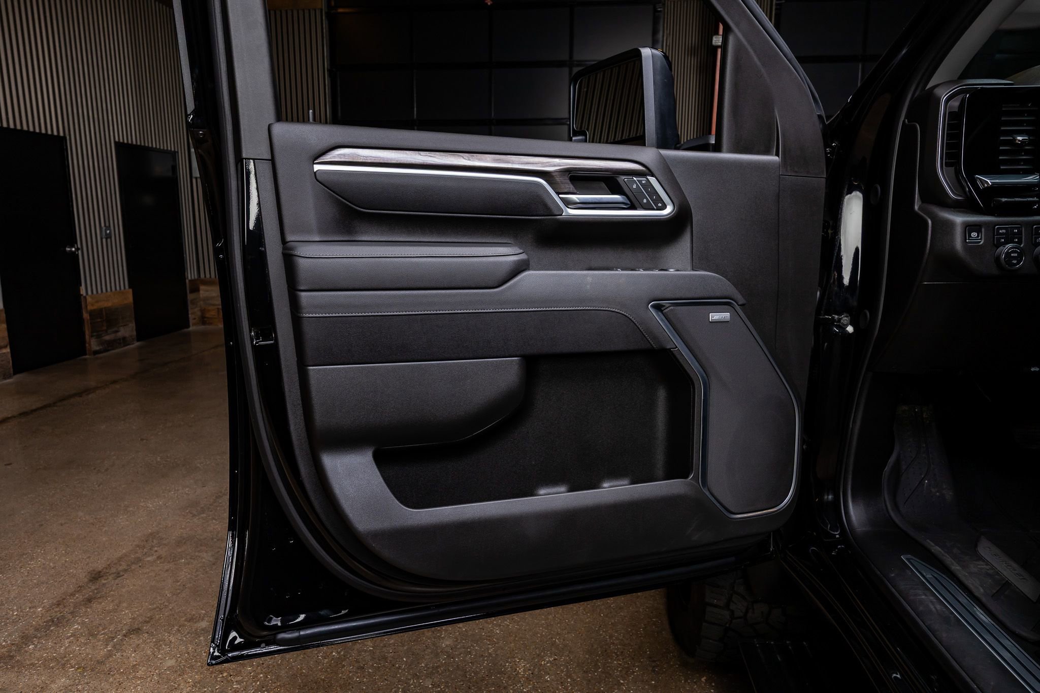 Used 2025 Chevrolet Silverado 2500 LTZ w/ LTZ Plus Package image 35