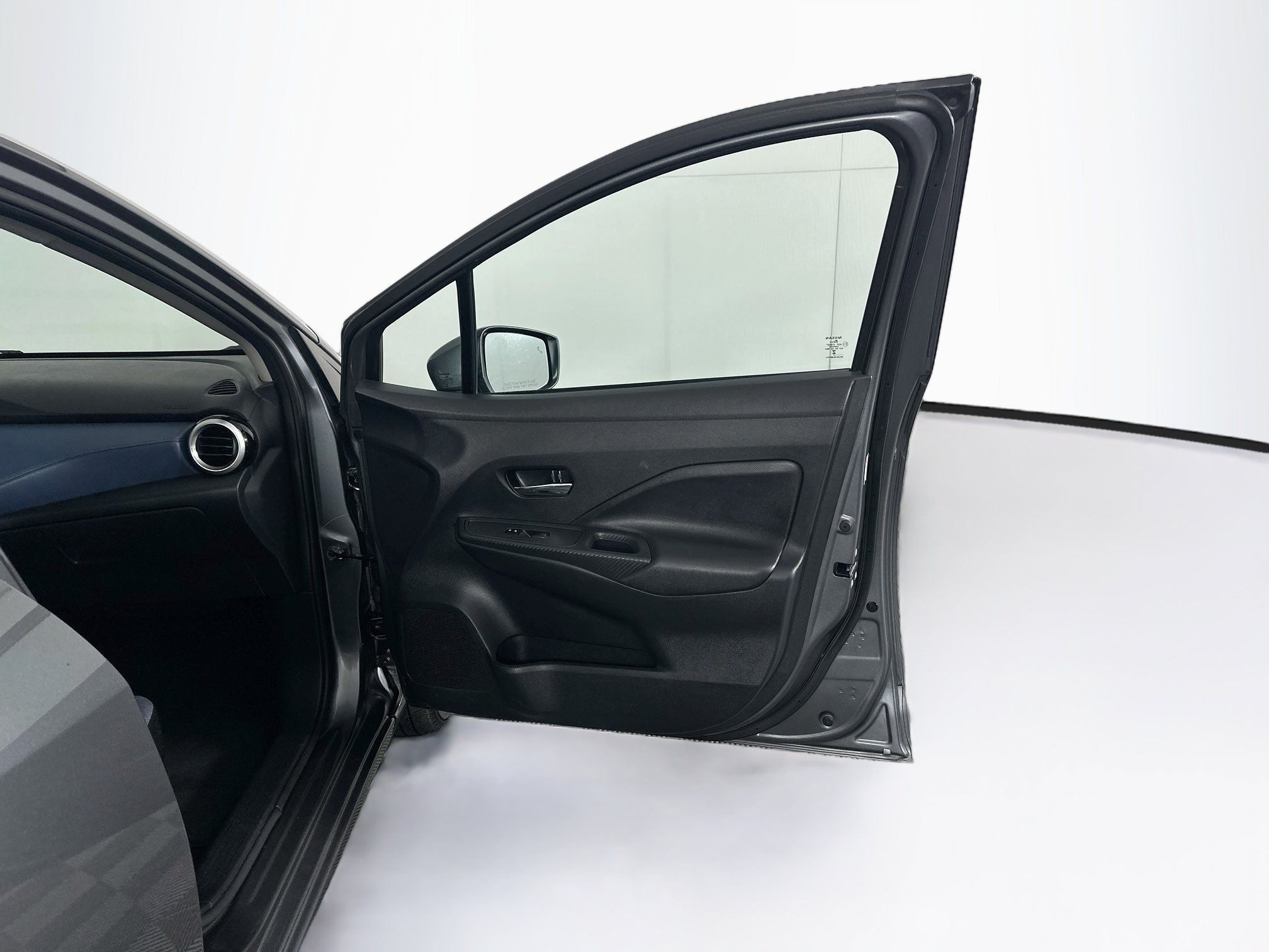 Used 2025 Nissan Versa SV FWD image 31