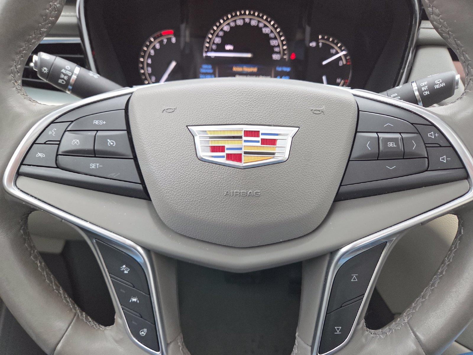 Used 2018 Cadillac XT5 Luxury w/ Driver Awareness Package FWD image 10