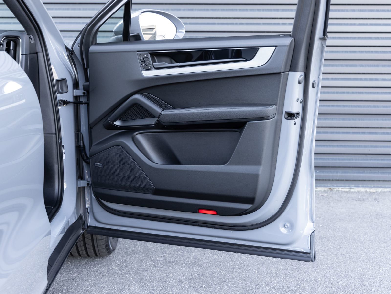 Certified 2026 Porsche Cayenne Coupe image 32