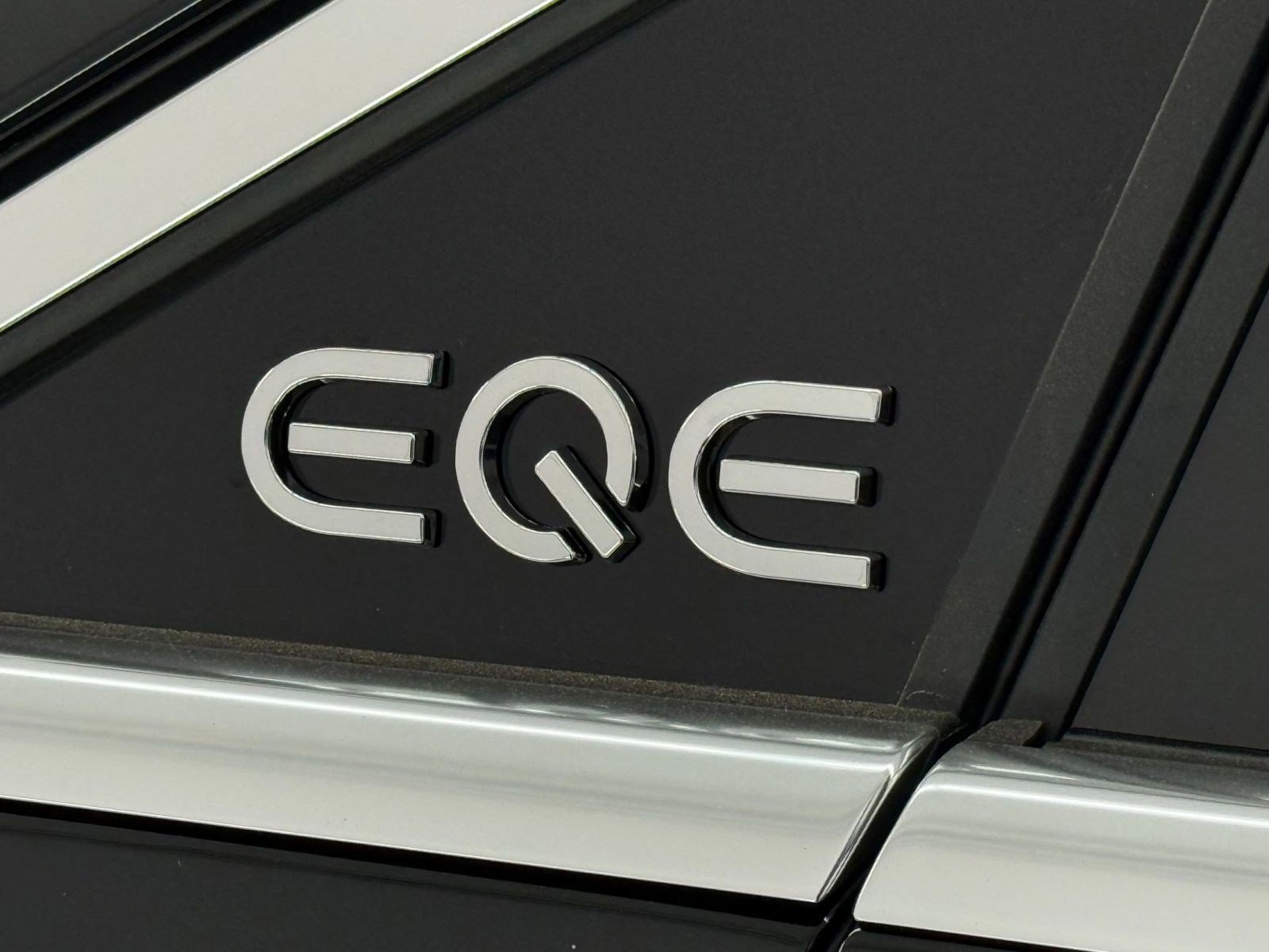 New 2026 Mercedes-Benz EQE 320 4MATIC SUV image 32