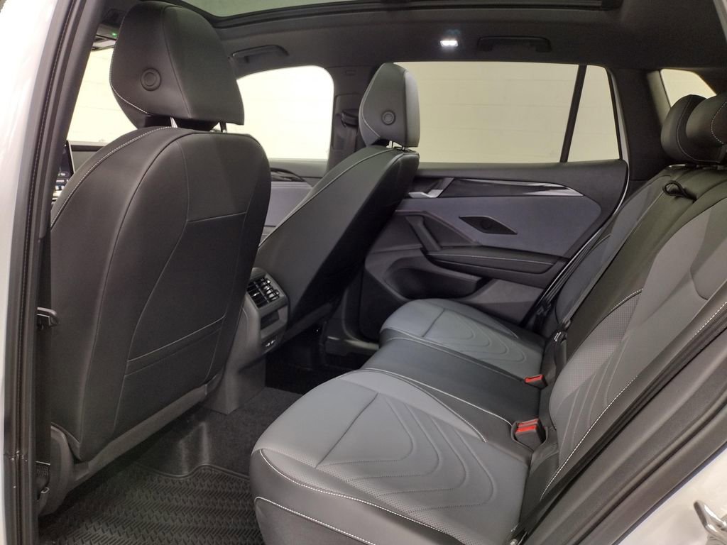 New 2025 Volkswagen Tiguan SE R-Line image 27
