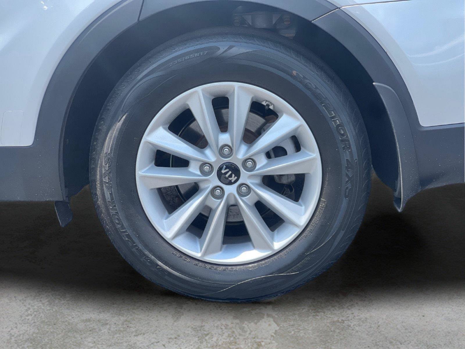 Used 2020 Kia Sorento LX FWD image 27