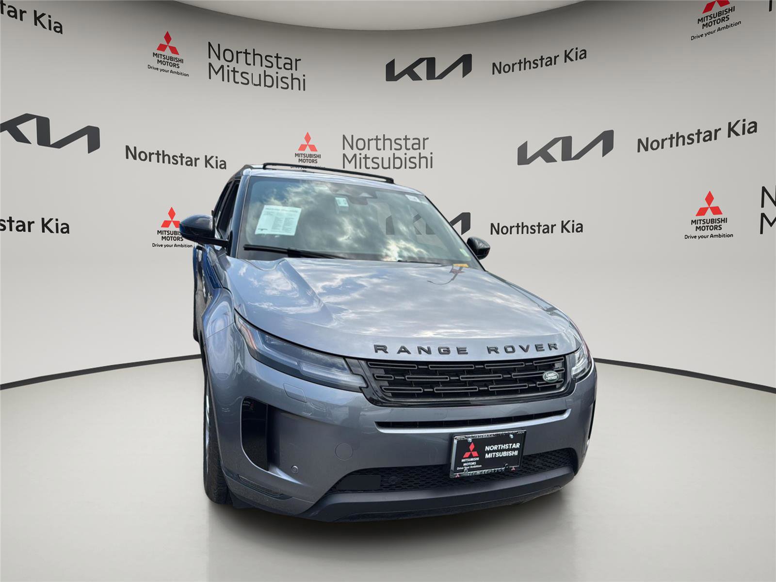 Used 2024 Land Rover Range Rover Evoque S AWD/4WD image 9