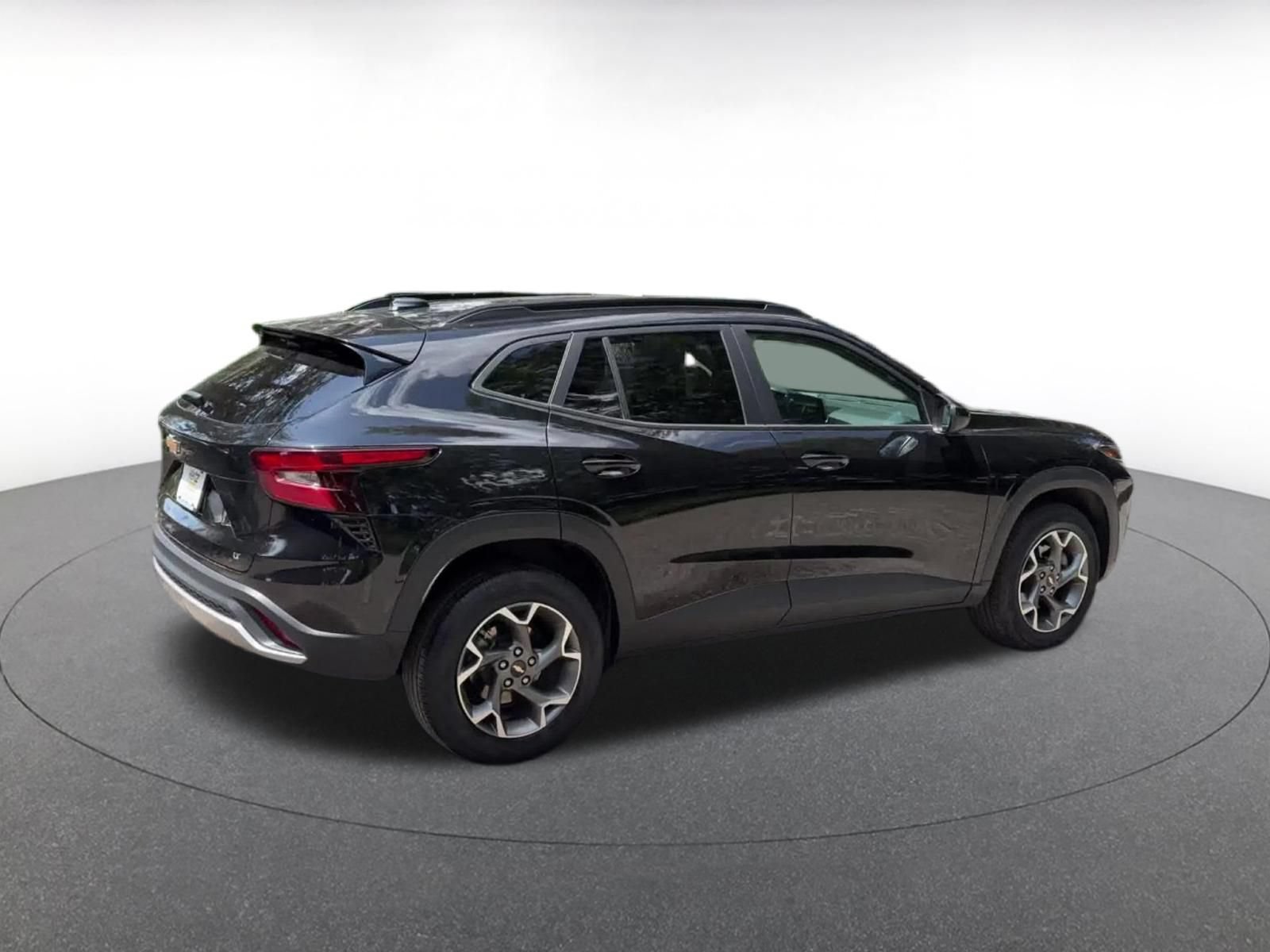 Used 2025 Chevrolet Trax LT FWD image 15