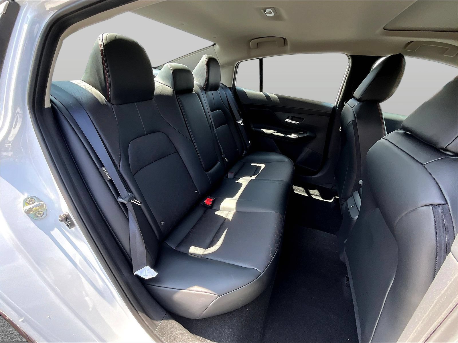 New 2026 Nissan Sentra SR w/ SR Premium Package FWD image 10