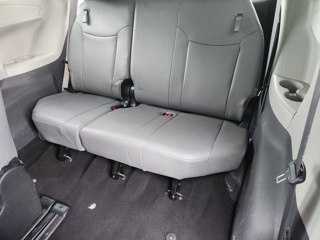 Used 2023 Toyota Sienna XLE FWD image 25