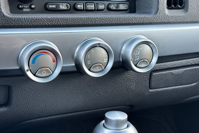 Used 2004 Chevrolet SSR w/ Preferred Equipment Group image 21