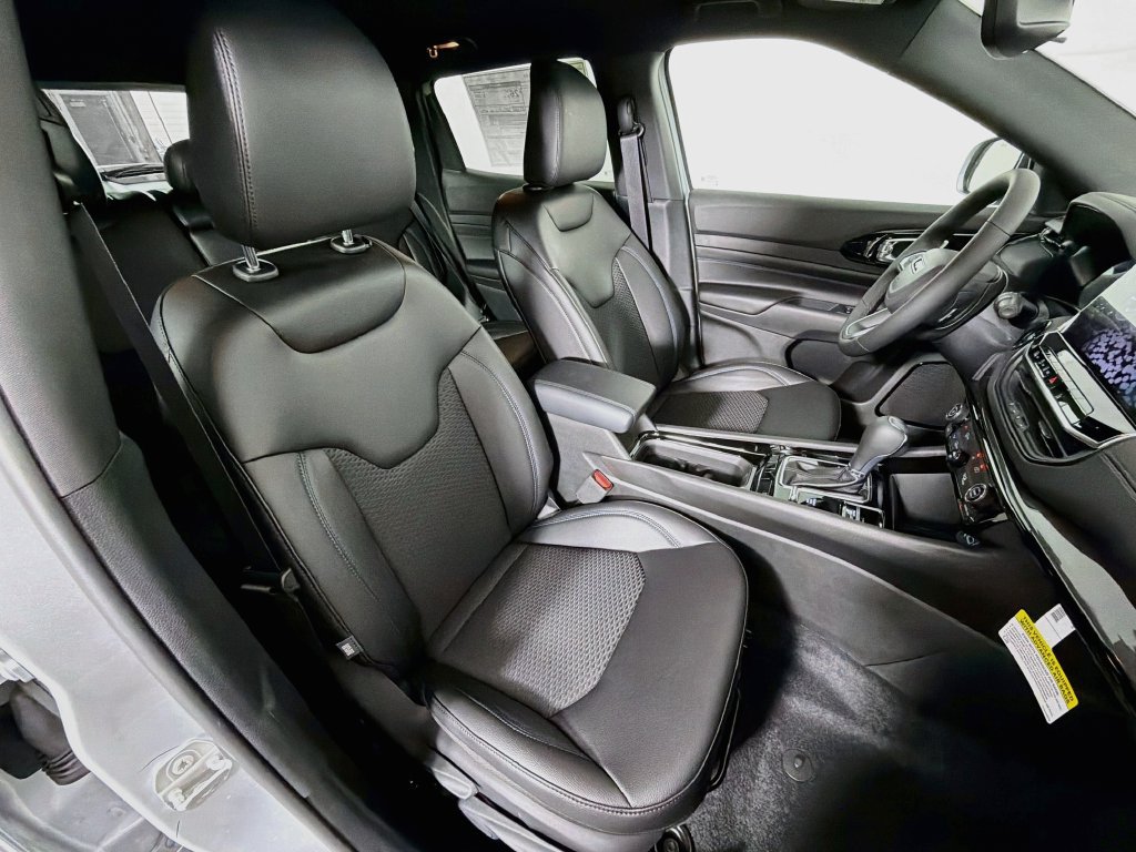New 2026 Jeep Compass Latitude AWD/4WD image 25