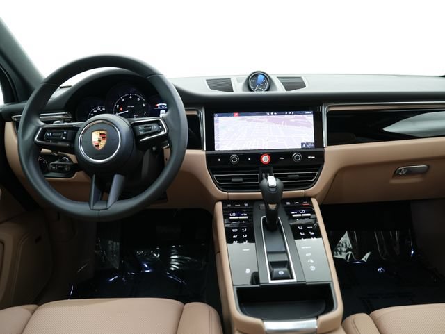 Certified 2026 Porsche Macan AWD/4WD image 17