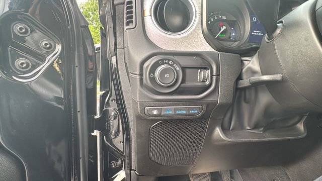 Used 2025 Jeep Wrangler Unlimited Sahara w/ Safety Group AWD/4WD image 14