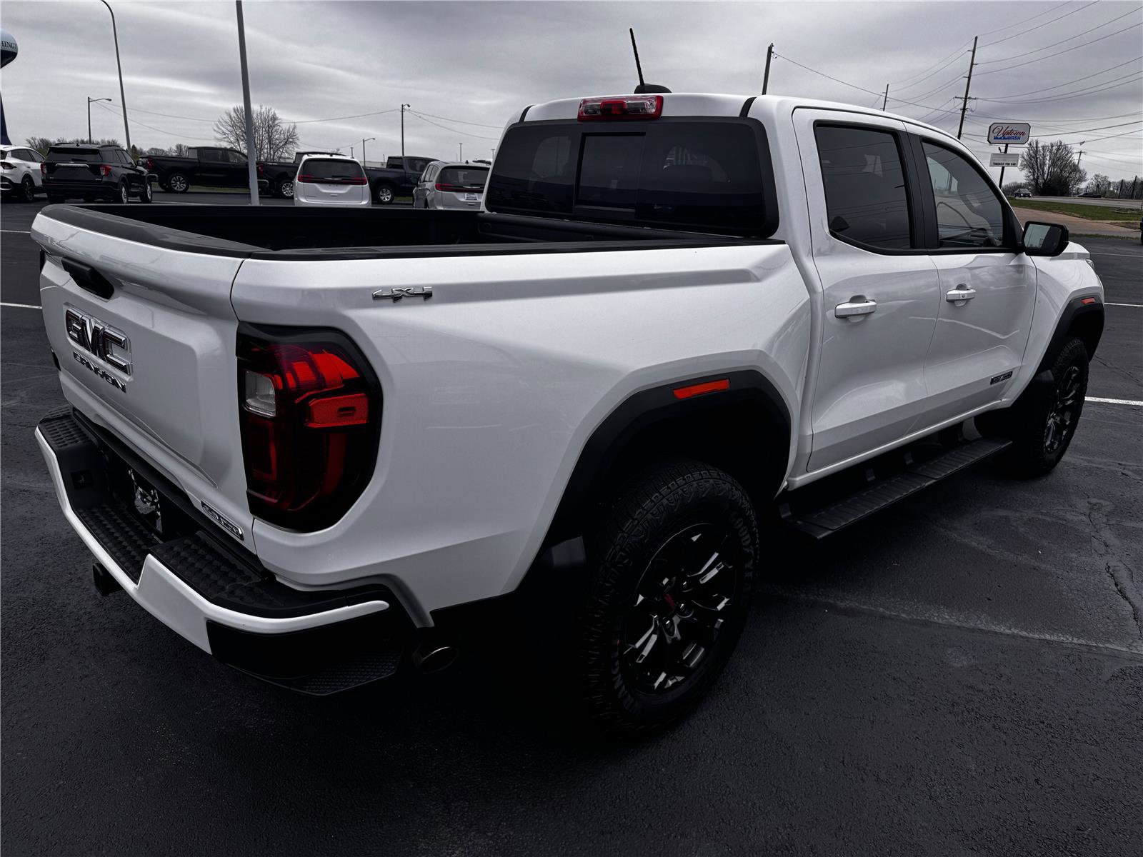 Used 2024 GMC Canyon Elevation w/ Convenience Package image 2
