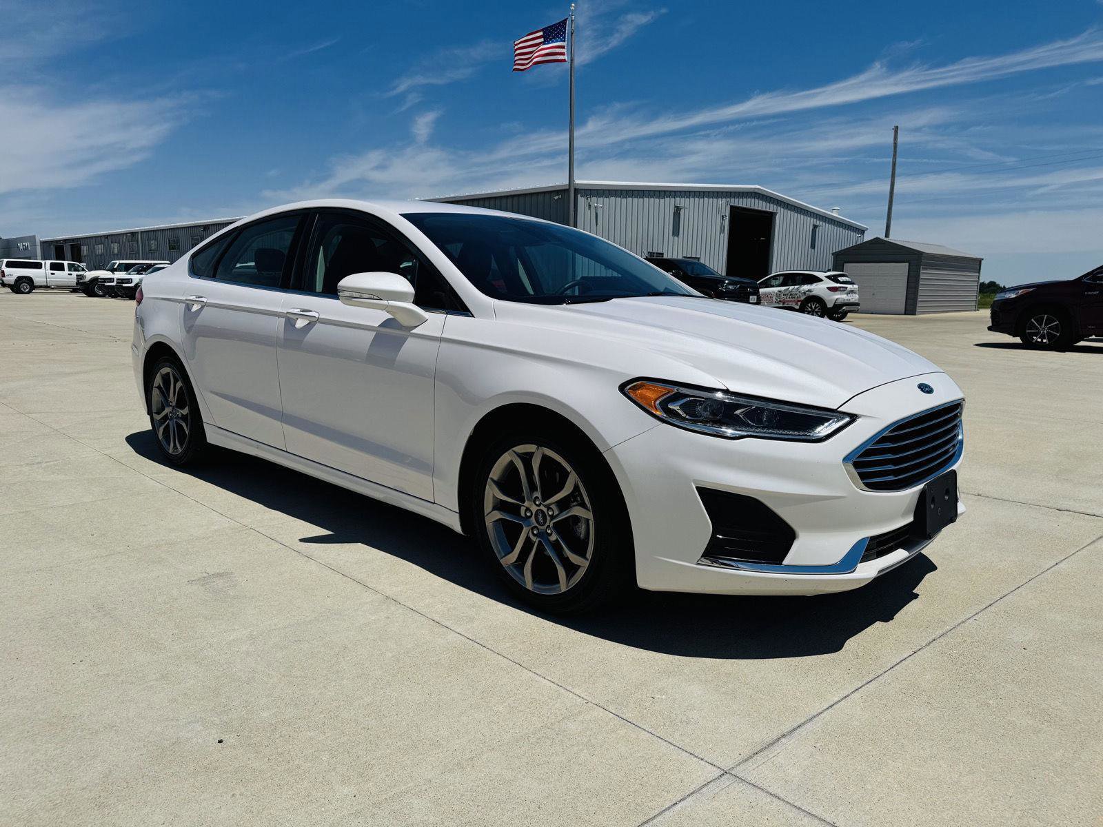Used 2020 Ford Fusion SEL FWD image 2