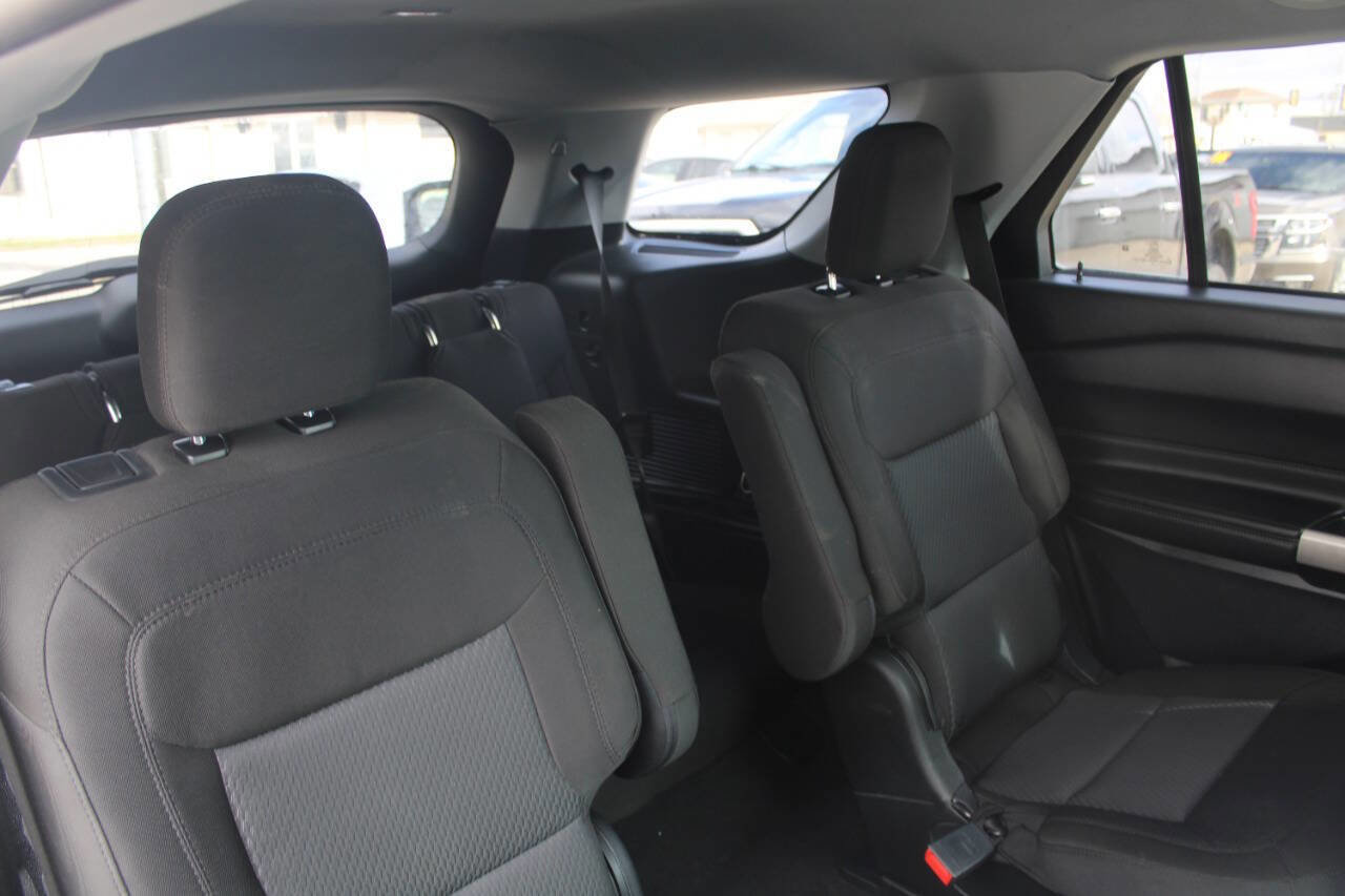 Used 2022 Ford Explorer XLT image 11