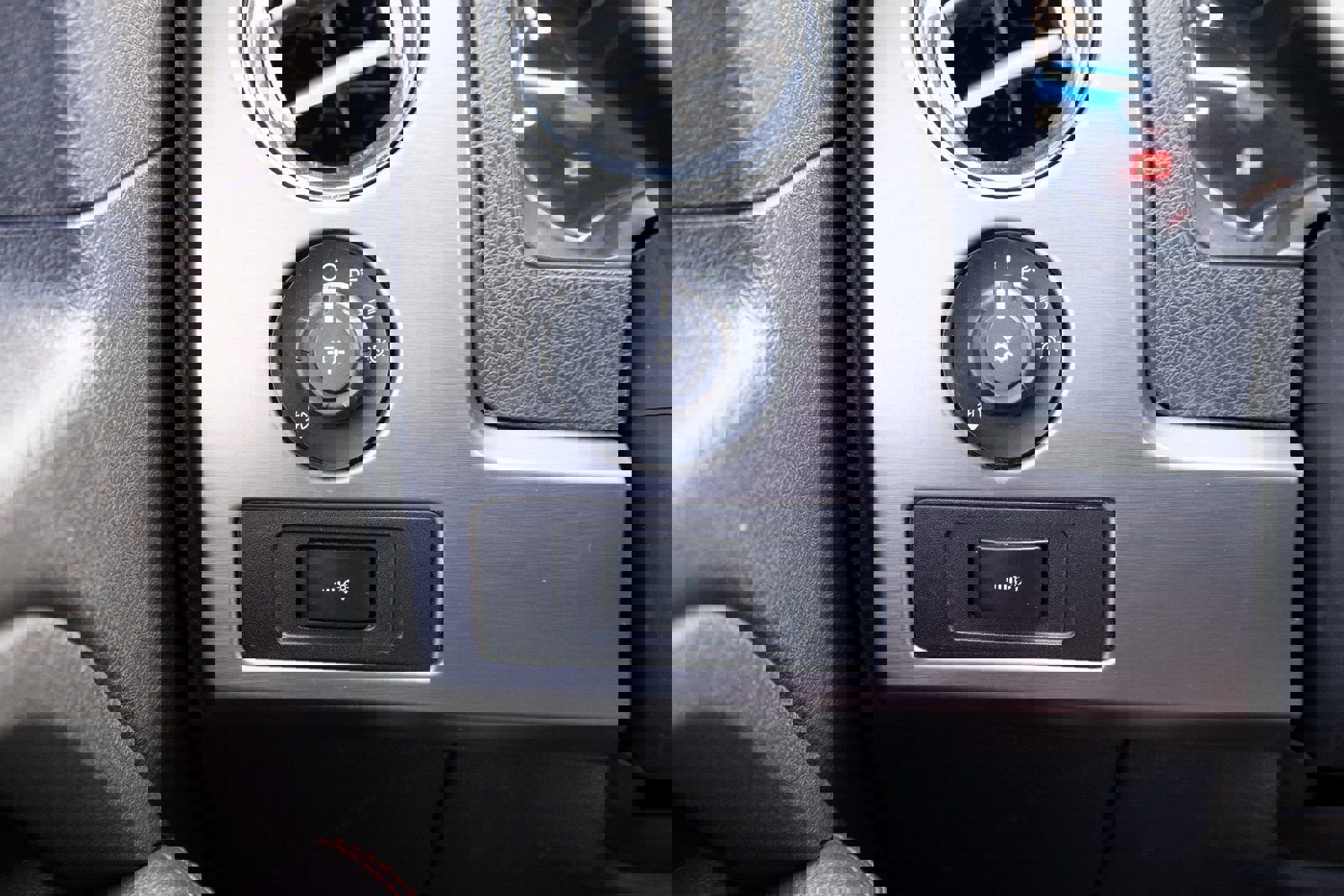 Used 2013 Ford F150 Limited image 10