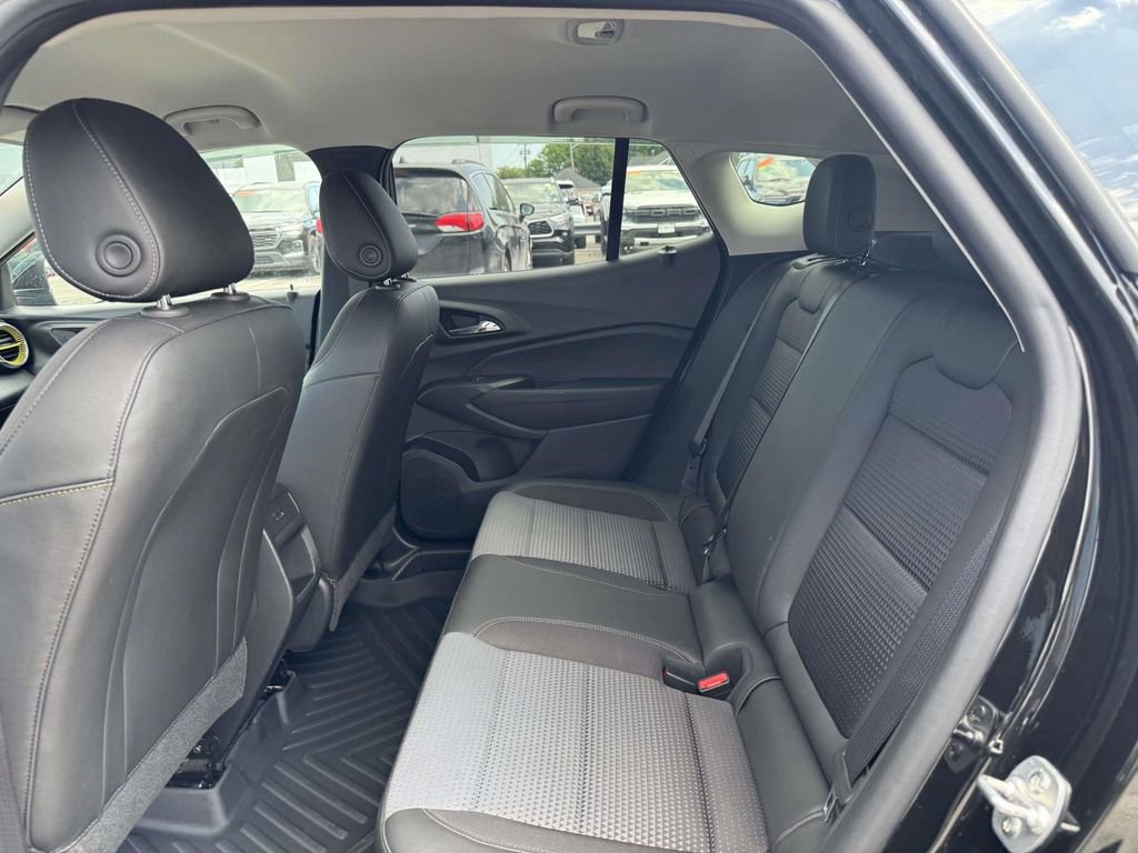 Used 2024 Chevrolet Trax LT FWD image 14