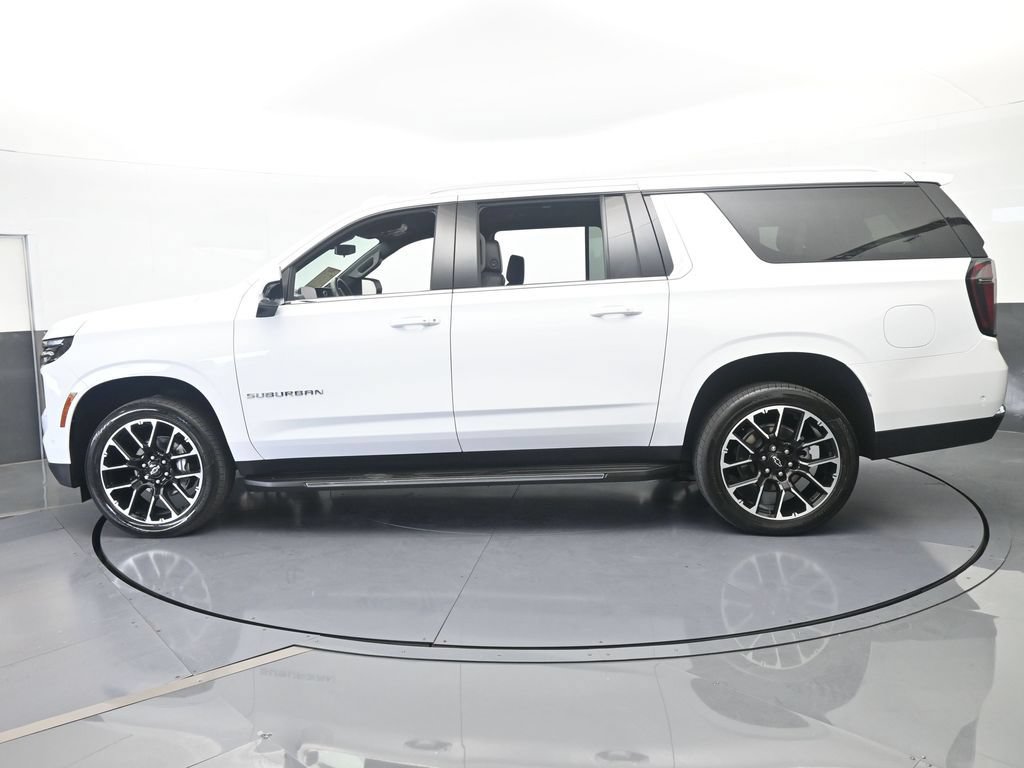 Used 2025 Chevrolet Suburban LT RWD image 3