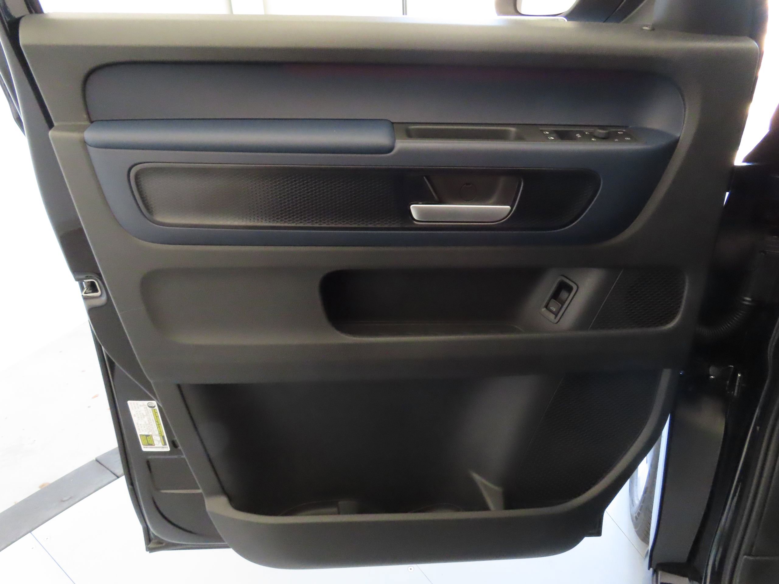 New 2025 Volkswagen ID. Buzz Pro S image 11