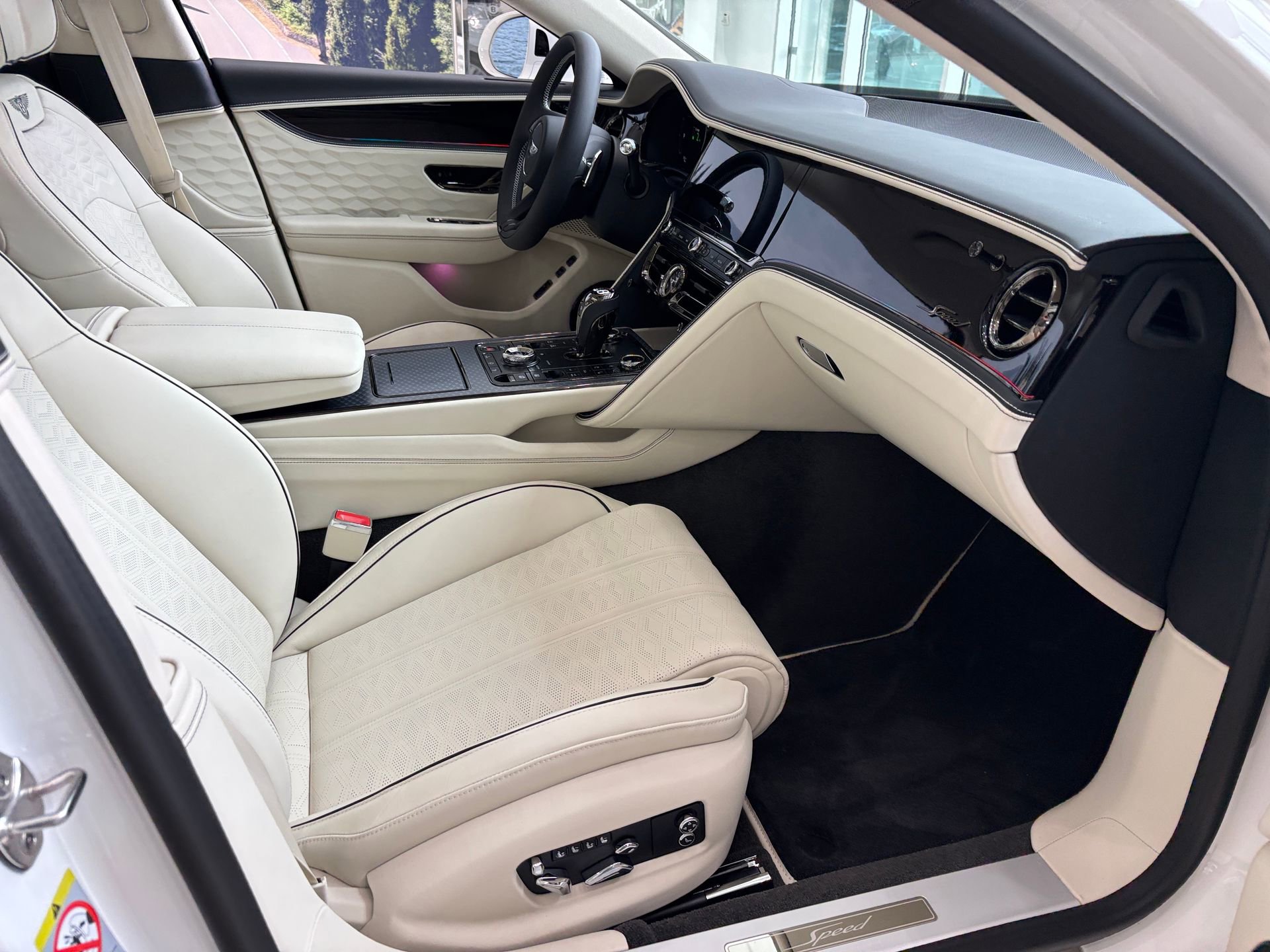 New 2025 Bentley Flying Spur Plug-In Hybrid image 32