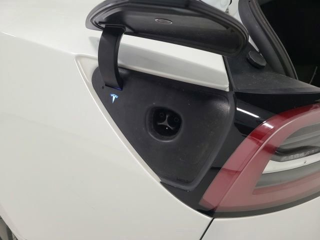 Used 2022 Tesla Model 3 Long Range AWD/4WD image 39