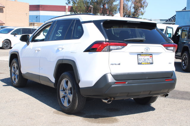 Used 2022 Toyota RAV4 XLE FWD image 3