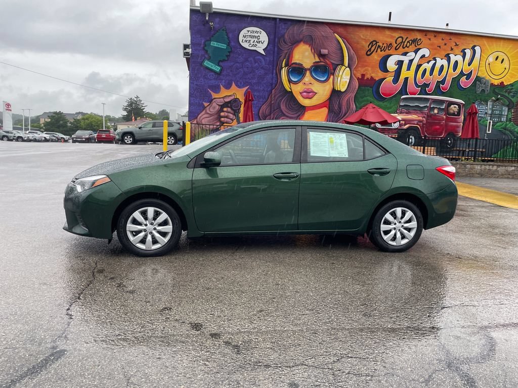 Used 2015 Toyota Corolla LE FWD image 2