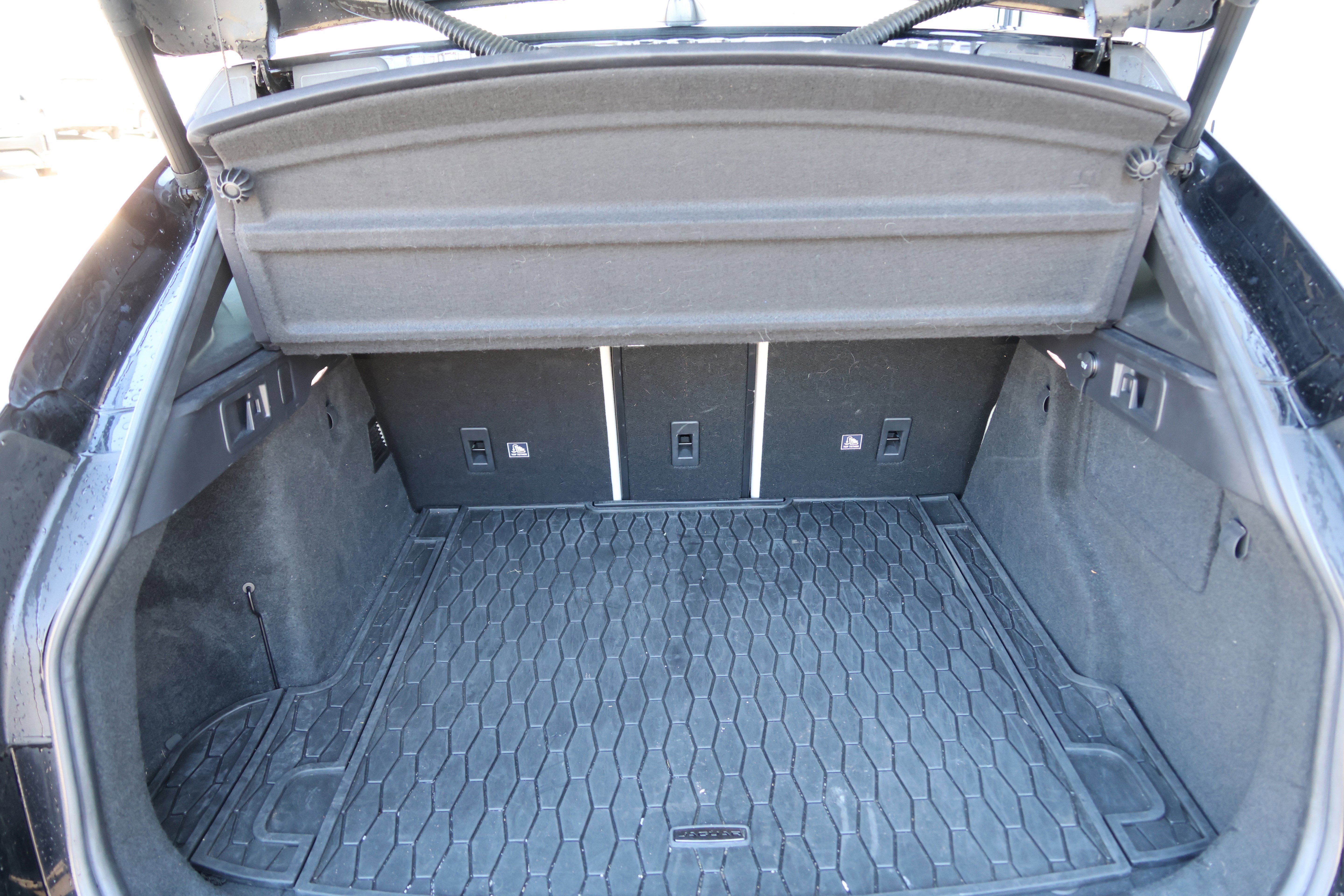 Used 2020 Jaguar F-PACE Prestige image 35