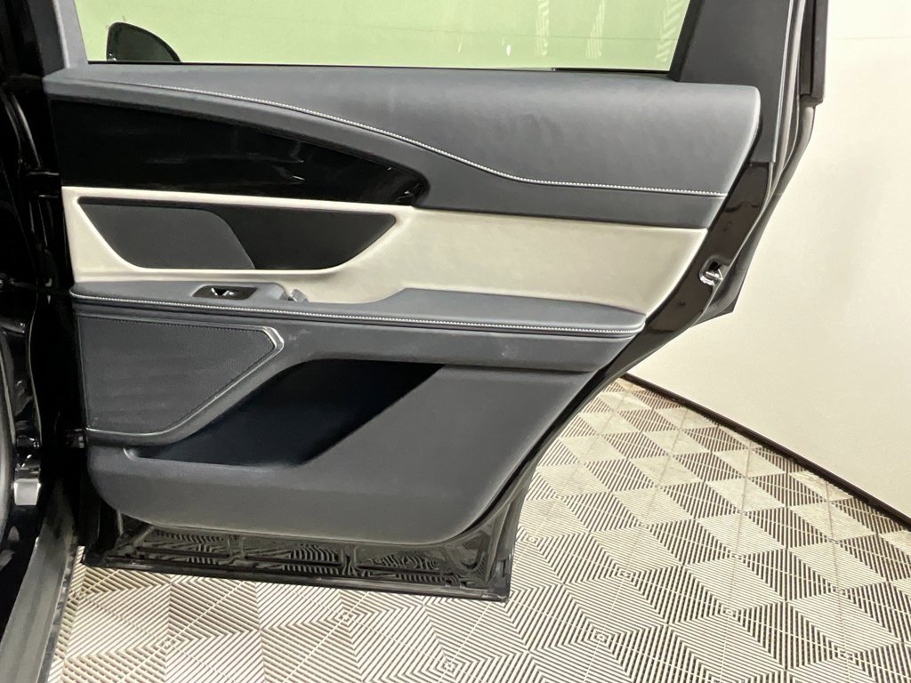 Used 2025 Lincoln Nautilus Premier image 24