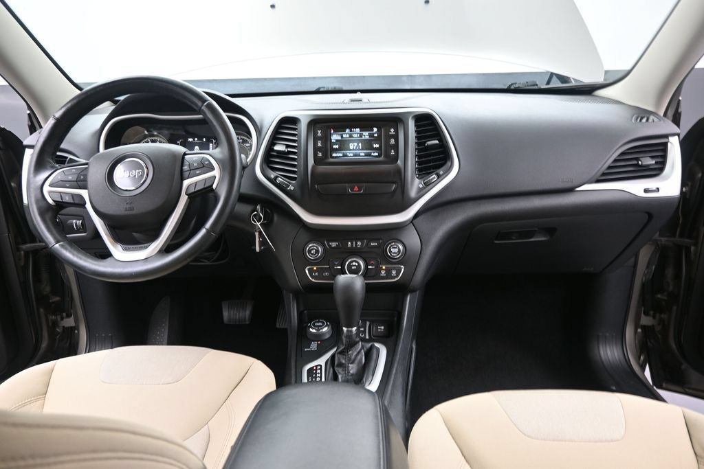 Used 2018 Jeep Cherokee Latitude w/ Cold Weather Group AWD/4WD image 30