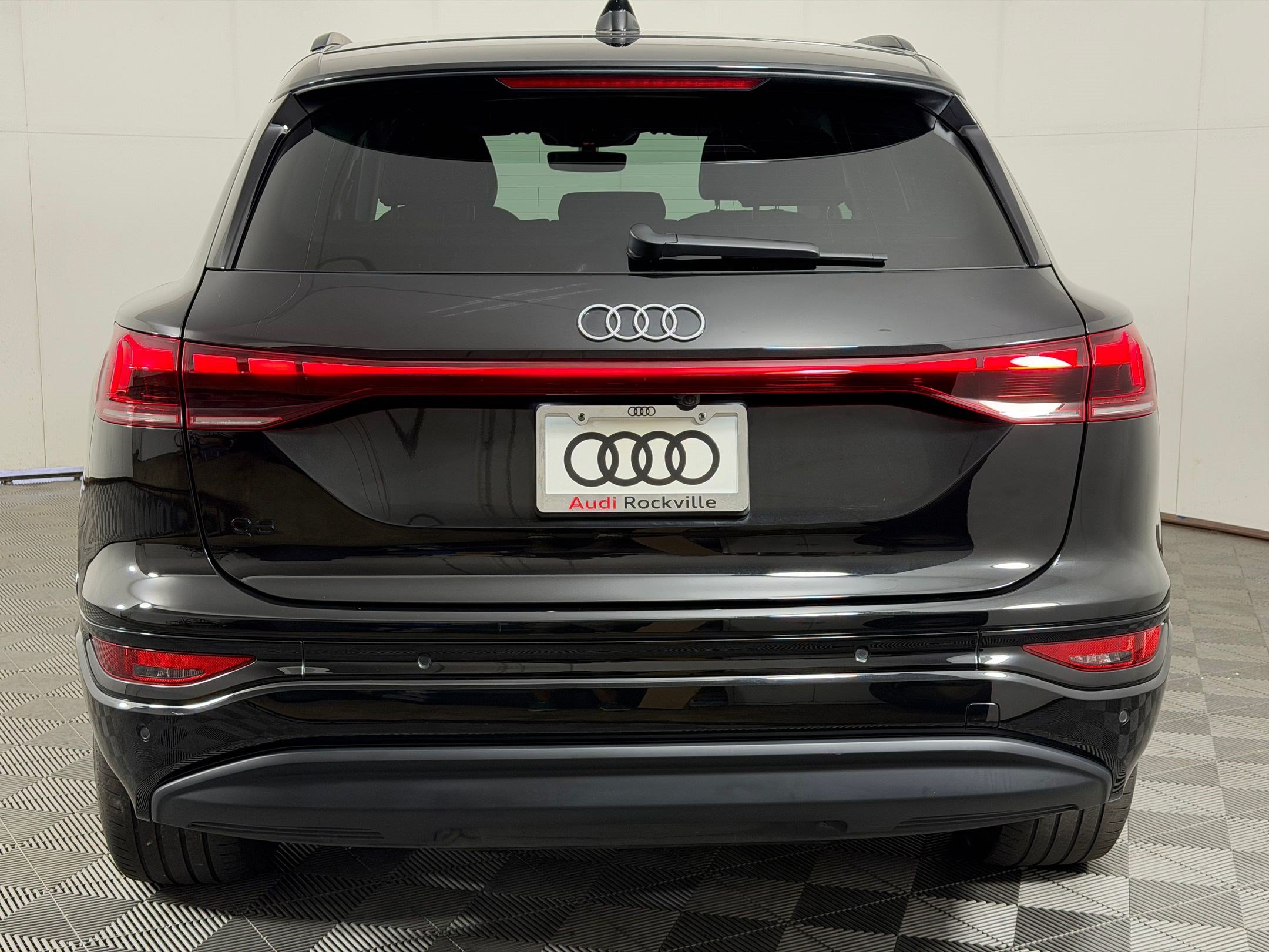 Certified 2025 Audi Q6 e-tron Premium w/ Convenience Package RWD image 10