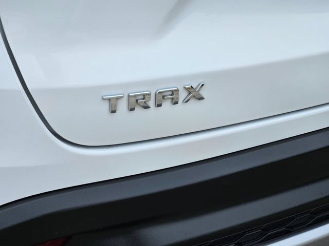 Used 2025 Chevrolet Trax LT FWD image 12
