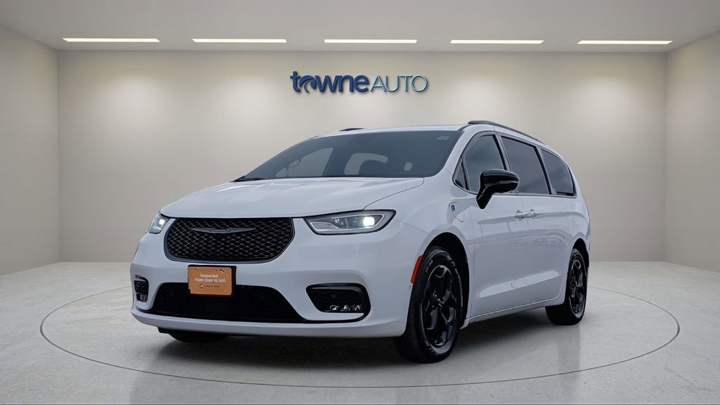 Used 2024 Chrysler Pacifica Premium