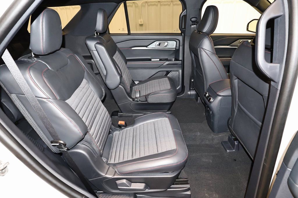 New 2026 Ford Explorer ST-Line w/ ST-Line Street Pack image 17