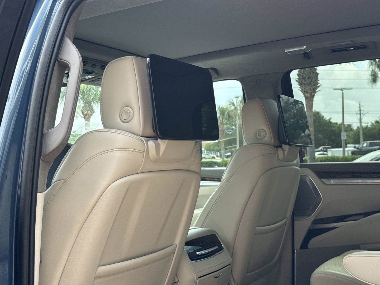 Used 2025 Cadillac Escalade Sport Platinum AWD/4WD image 19