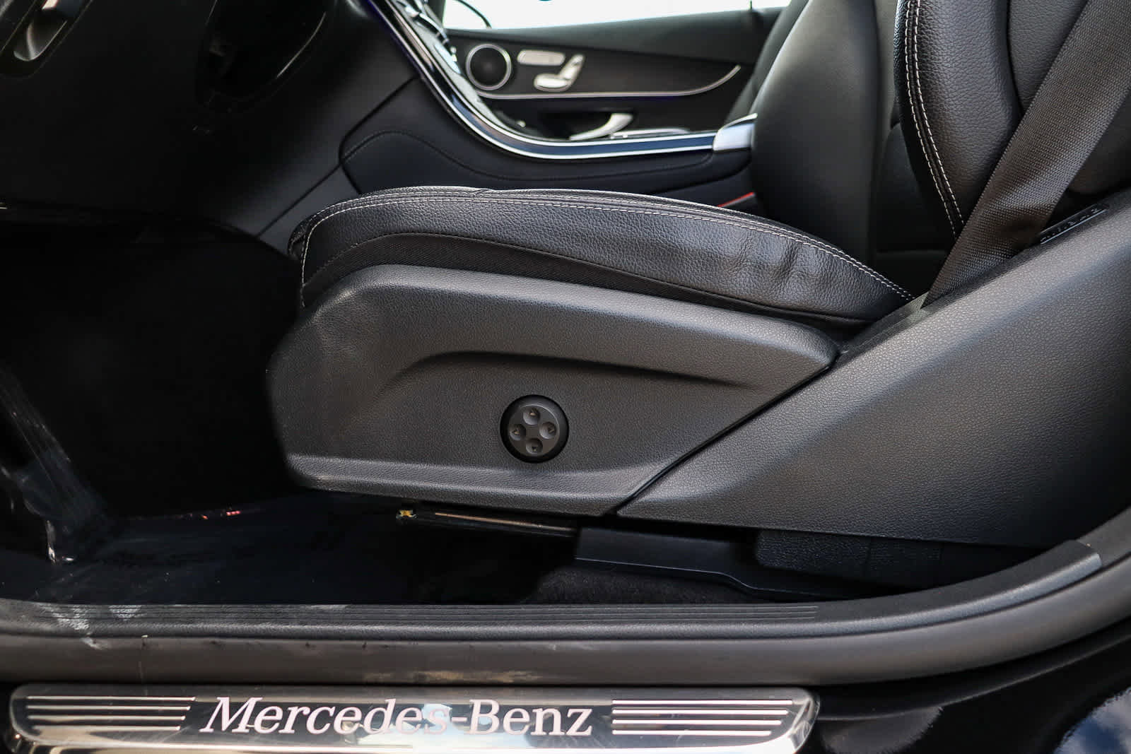 Used 2020 Mercedes-Benz GLC 300 image 28