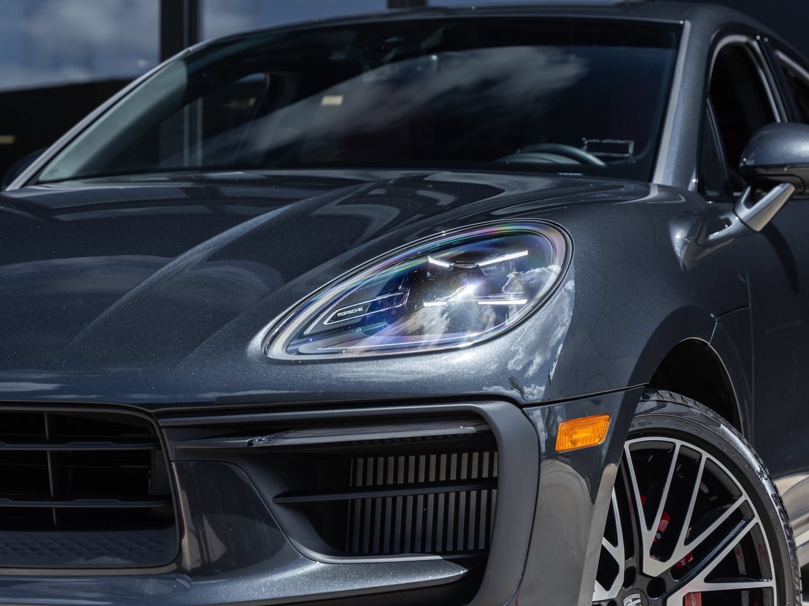 Certified 2024 Porsche Macan S AWD/4WD image 18