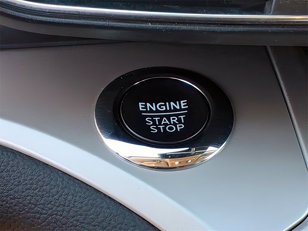 Used 2024 Ford Explorer XLT w/ Equipment Group 202A image 13